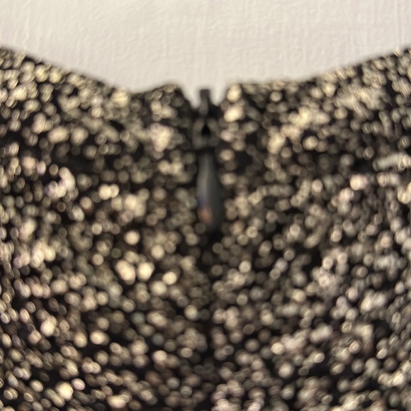Stunning Party Dress in Black and Gold shimmer - Picture 4 of 4